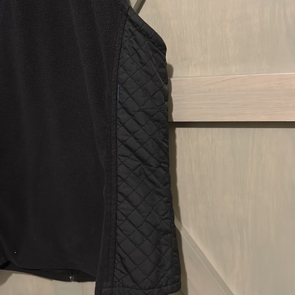 Women’s Columbia fleece vest with quilting insets. - Picture 3 of 3